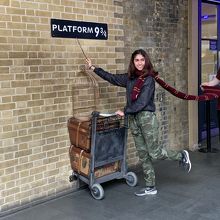 映画「ハリー・ポッター」キングス・クロス駅 9と4分の3番線 撮影場所 ロケ地 セント・パンクラス駅 in ロンドン -魔法界ドットコムハリー・ポッター情報サイト