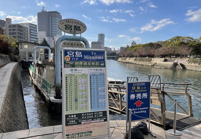 ドバイ国際空港ターミナル3完全ガイド〜コンコース移動からラウンジ体験まで実録レポ