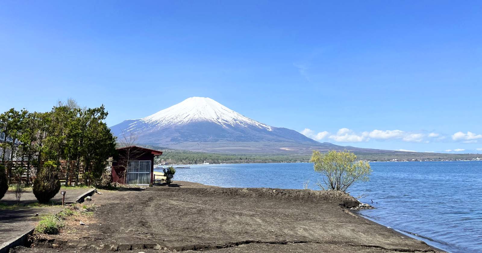 富士山が見える山中湖沿いのキャンプ場！小田急山中湖フォレストコテージを紹介 – キャンプクエスト