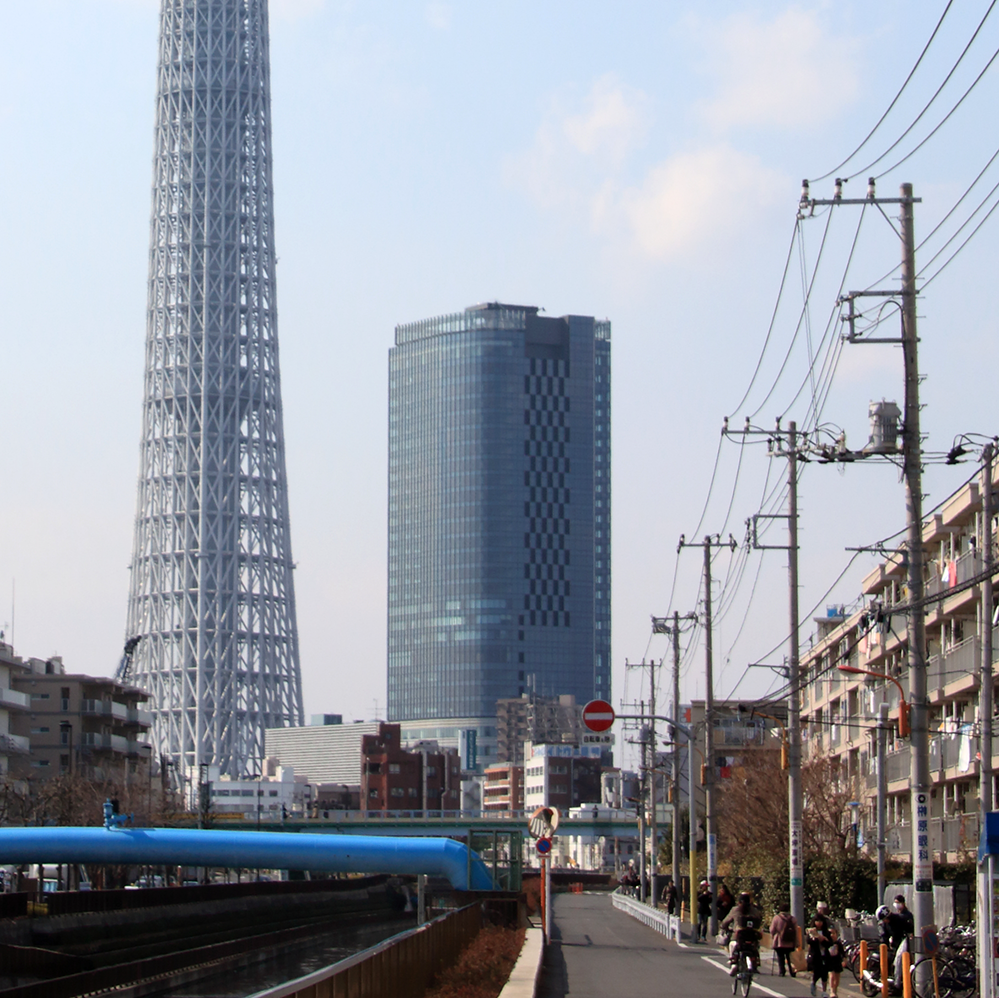 スカイツリーの真横から眺める東京夜景。スカイツリー東京スカイツリースカイツリーイーストタワーtokyotokyotokyocameraclubtokyoeastsidestoryraw_tokyoraw_nightshotsreal_beautyofjapanteam_ip_japan_great_viewjapan_photo_hub