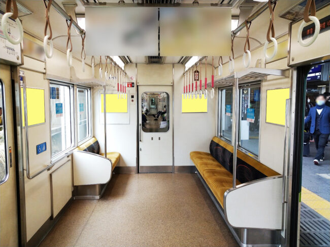 電車のドア横の仕切り 壁 に寄りかかるヤツは座席の人のことを考えろズッカズの森