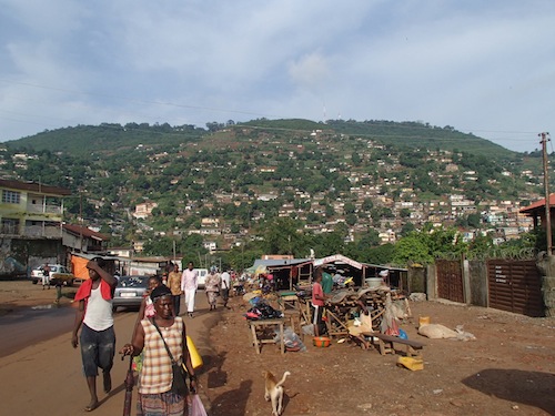 フリータウン奨学金給付支援 - シエラレオネ教育支援NPO法人アラジ