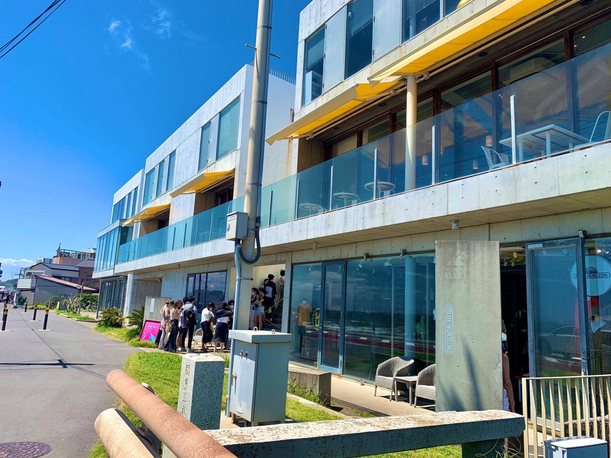 七里ガ浜 七里ガ浜 駅から徒歩３分の海とカフェ、フォトスポットもご紹介します湘南Lovers 湘南ラバーズ