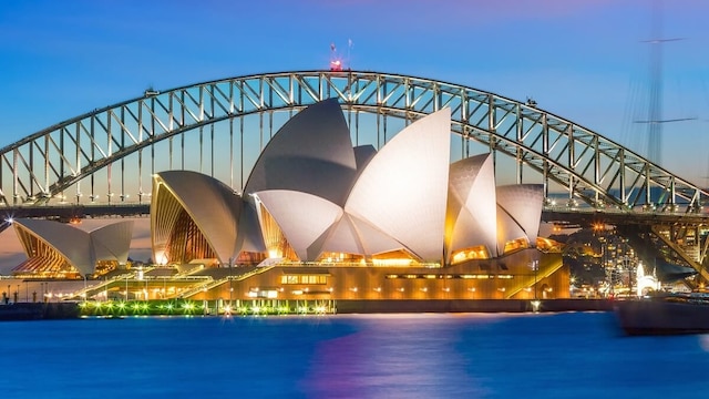 シドニーの世界遺産：オペラハウス50年の歴史と美食と絶景と
