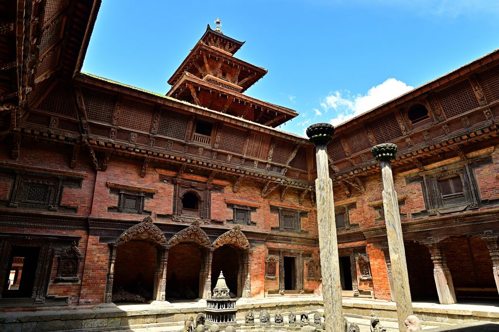 中世が息づくネパールの古都で 雄々しい存在感を放つ五重塔今日の絶景