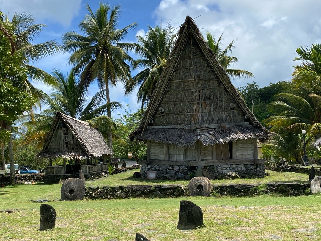 ミクロネシア連邦 ヤップ島_タリペビナウ地区のカダイ村 - 地球の島めぐり 旅の鉄人 池内嘉正