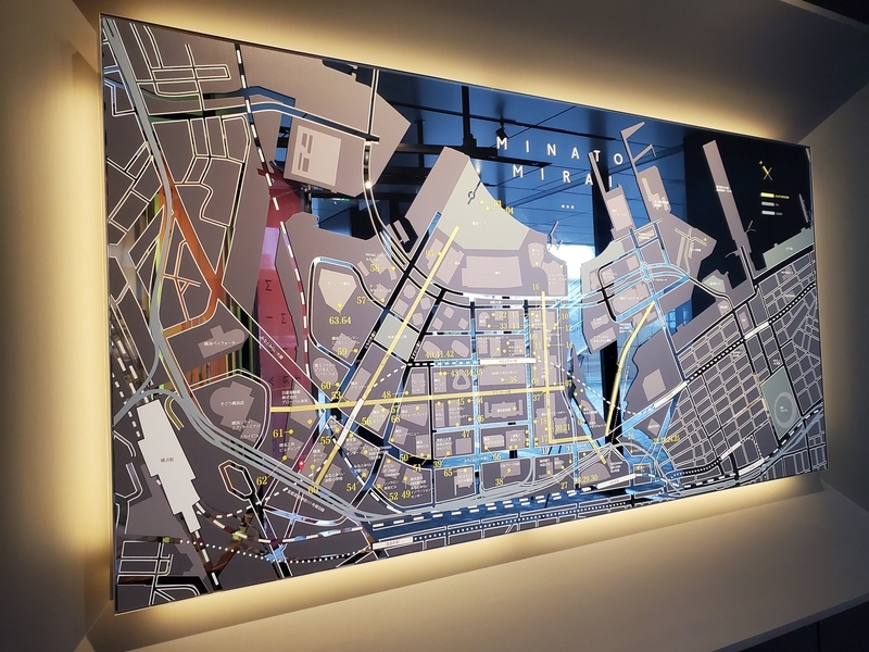 みなとみらいの「剛桜」と両側にあるパブリックアート - 歩・探・見・感