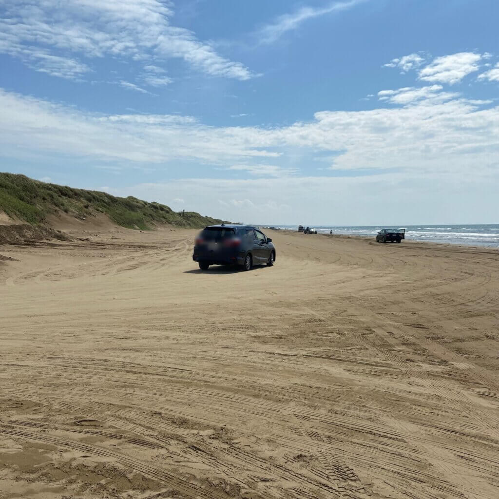 国内唯一の波打ち際を走れるドライブウエー、砂浜浸食で集客に暗雲：日経ビジネス電子版