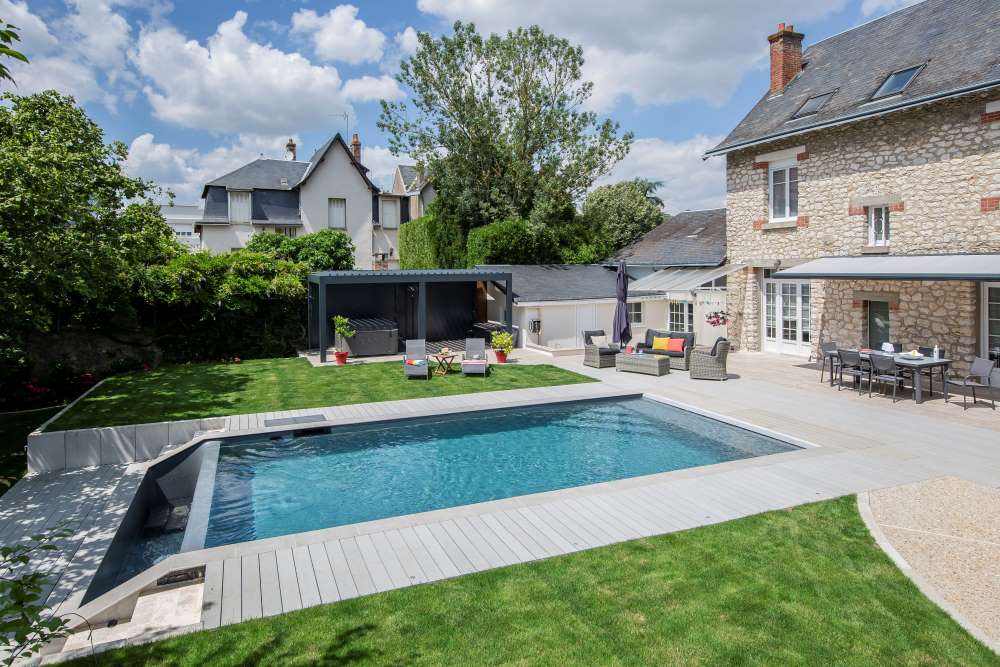 憧れのプール付き戸建て。実例とともにその魅力に迫る