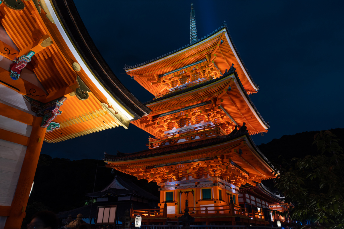 清水寺は夜間特別拝観がおすすめ幻想的なライトアップと絶景の見どころ - 旅するカップル