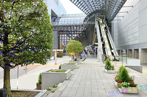 京都駅ビル、空中径路・スカイウェイ１」 - 絶景かなドットコム 京都