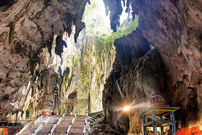 マレーシア 超有名観光地のバトゥ洞窟に行ってみたら想像の斜め上いってたwww