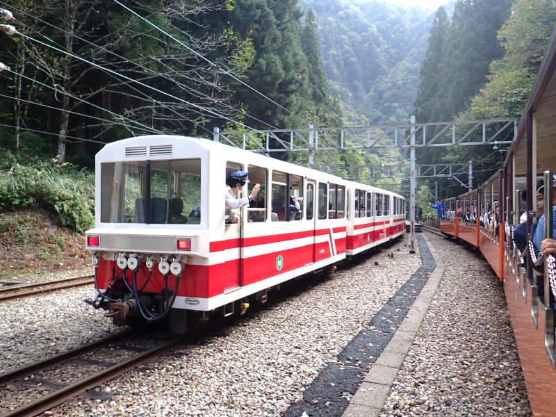 群馬・栃木 風に吹かれながら気分も爽快！ 「トロッコわっしー号」で、わたらせ渓谷鐡道の旅るるぶ&more