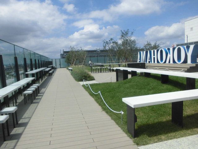 秘密の憩い場所 横浜駅の屋上のうみそらデッキの紹介です