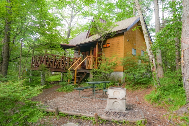 山小屋風別荘の建築費用は？坪単価やローコストで建てるコツを解説9STAY