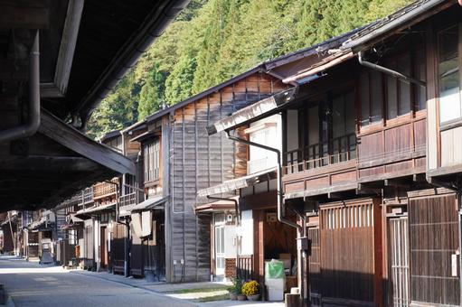 BYAKU Narai 長野・奈良井宿 湯船から見る錦秋の景色と、地産食材の滋味深さを堪能する