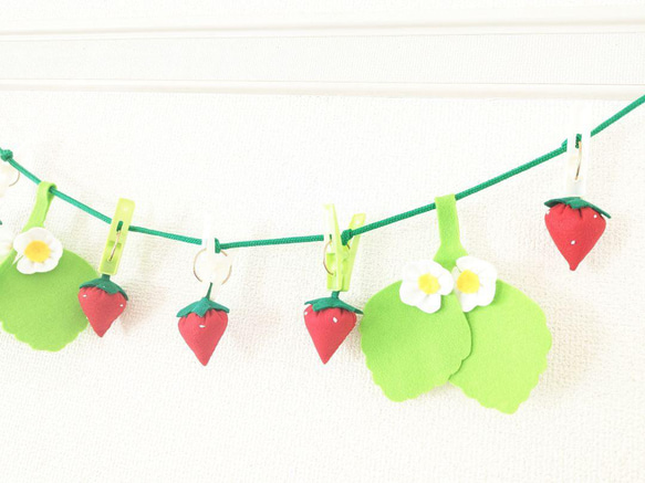 いちご狩りごっこ☆ひよこ組 0歳児 ニチイキッズ六郷保育園ニチイキッズ