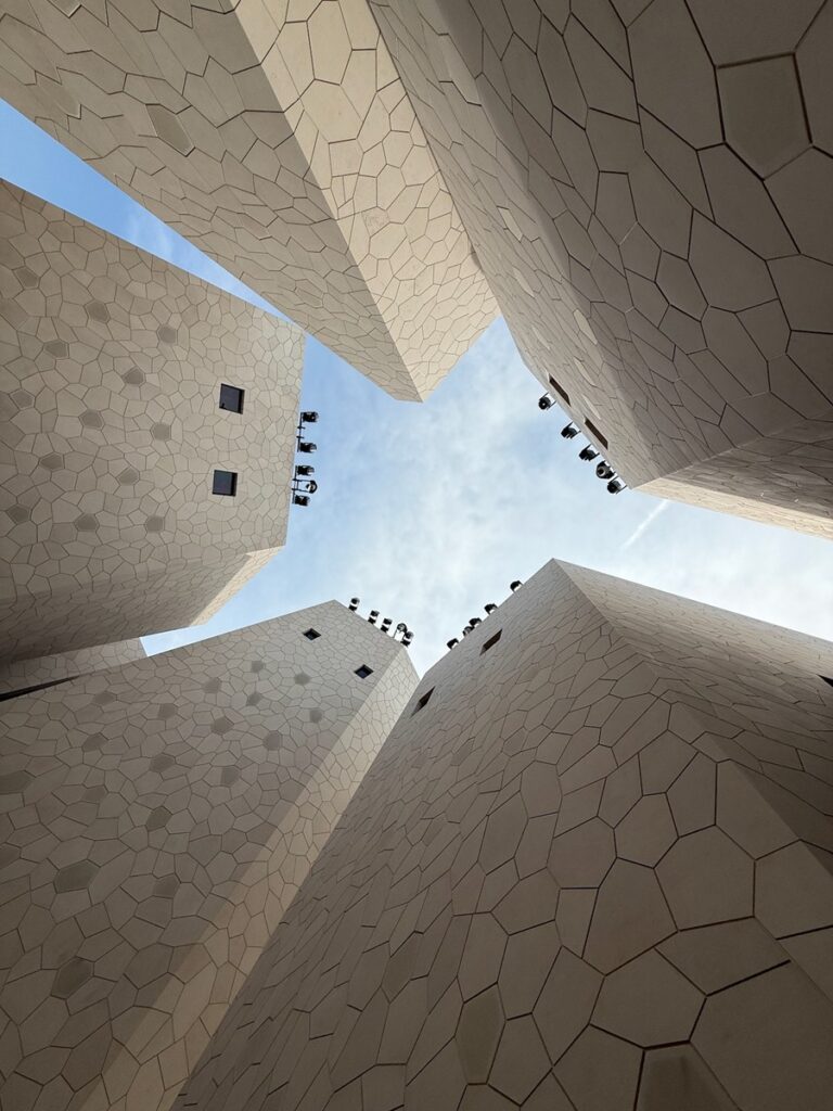 近代建築だけじゃない！高度経済成長期の大阪に建てられた“いいビル”の渋〜い魅力を建築家視点で徹底解説 - しっとんか大阪