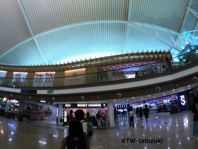 シャワーも完備 バリ島 デンパサール国際空港 国際線 空港ラウンジを紹介