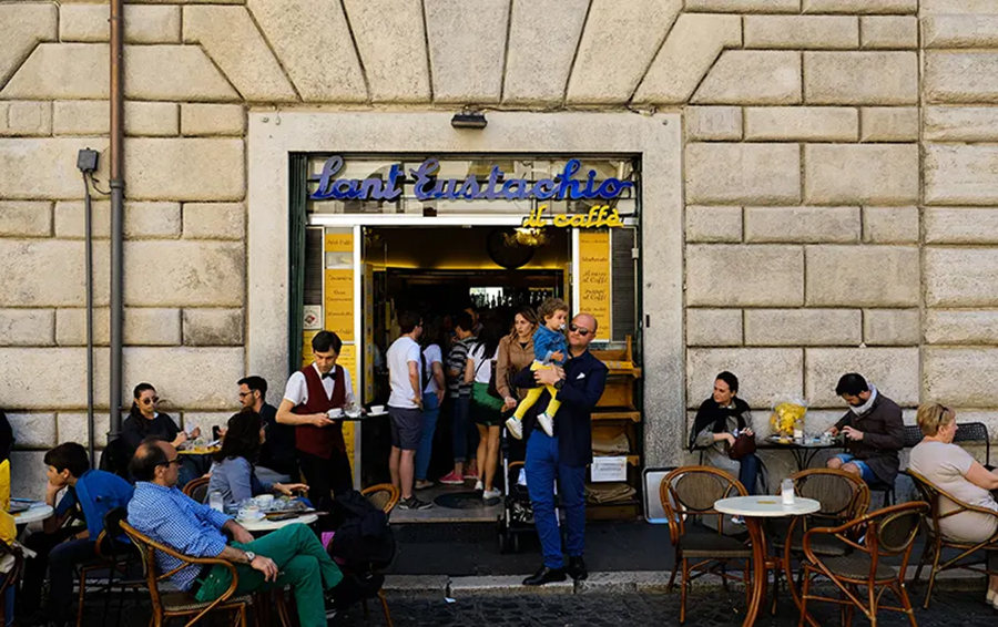 ロトンダ広場のカフェテラス ローマ イタリア 01882017800 の写真・イラスト素材アマナイメージズ