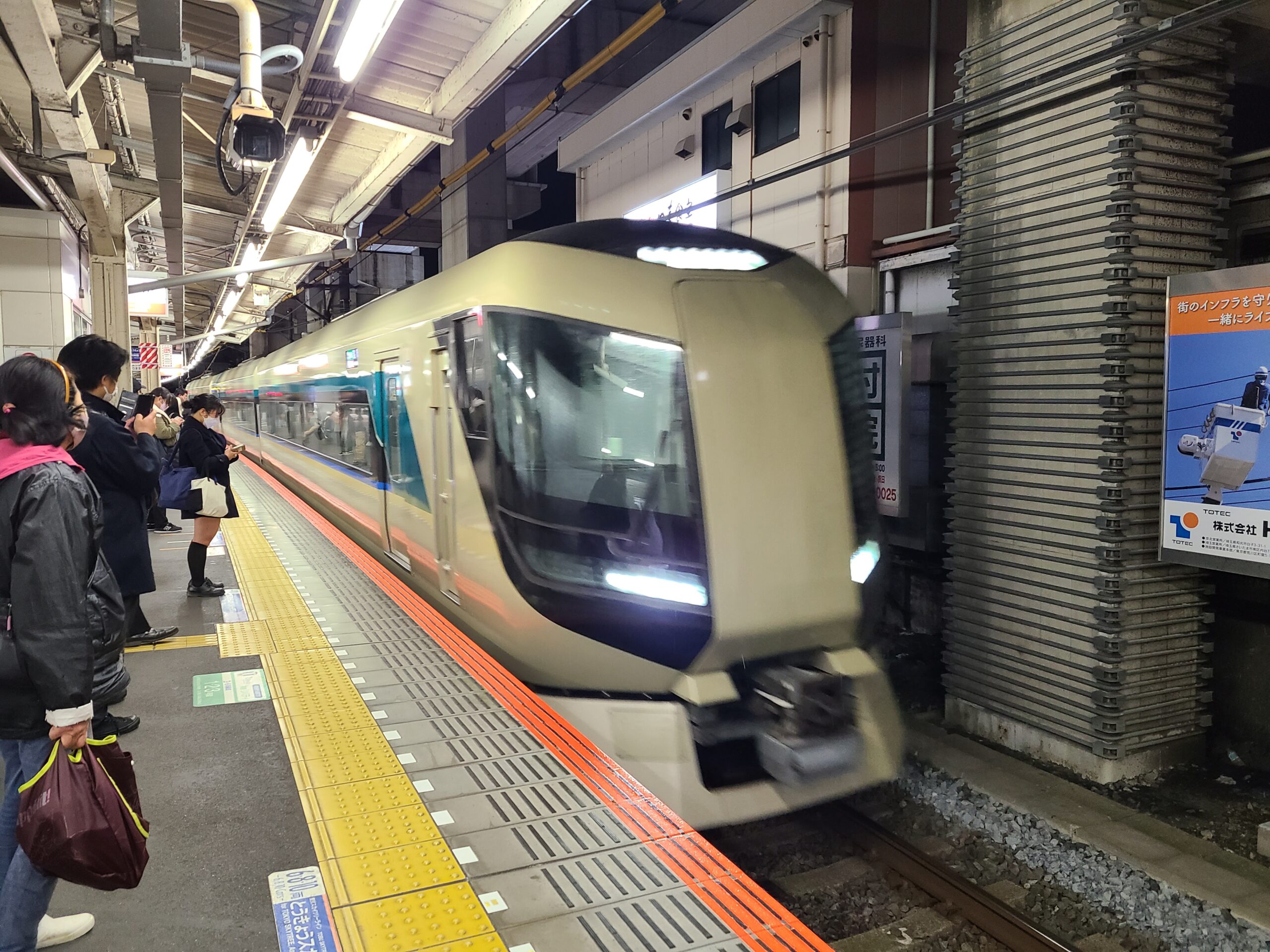 特急 けごん乗車記」リバティーとスペーシアを比較 - 弾丸トラベルは怖くない