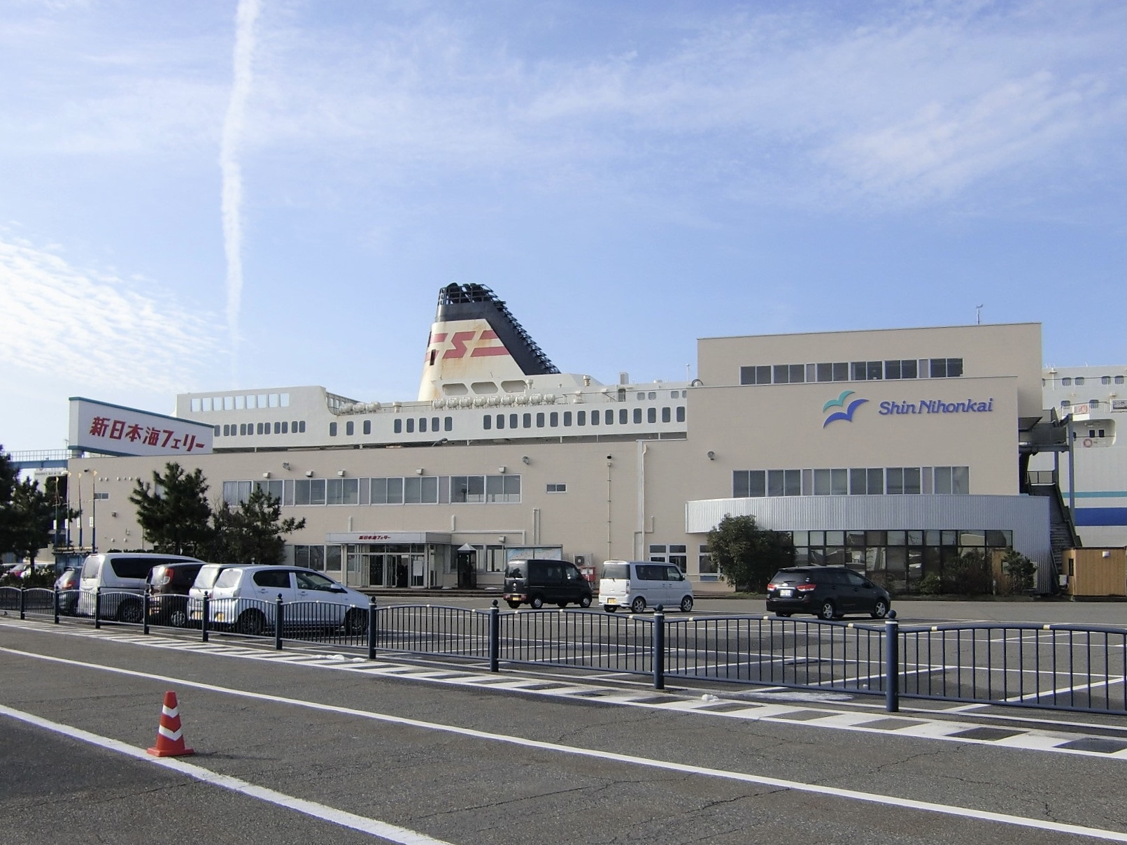 新日本海フェリー 新潟フェリーターミナル