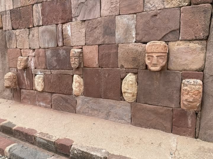 ティワナク遺跡 ２