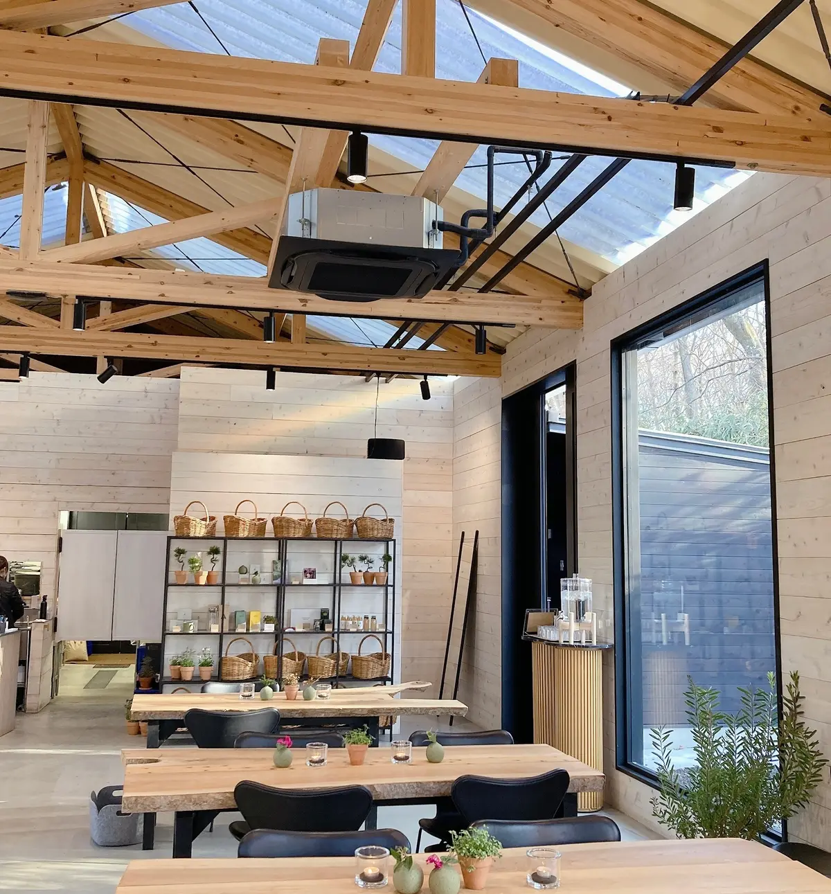 2 29まで半額価格！今がお得に楽しめる！ニコライバーグマン箱根ガーデンズ 神奈川県MORE