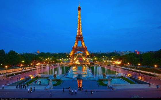 フランス・パリ１日街散策 エッフェル塔のシャンパンフラッシュは息をのむほど美しいかすみ