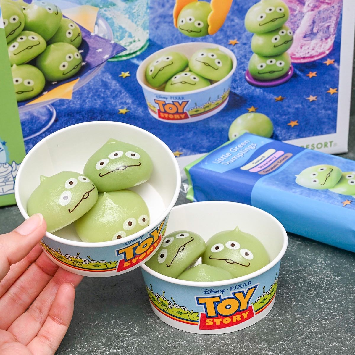 中身がぷにっと出てくる！東京ディズニーランド リトルグリーンまんキーチェーンセット