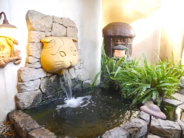 夜のプティット村、灯りがとても素敵です✨ また少し夏日が戻って来ましたね。 お月見フラッペやクラフトコーラなど冷たいドリンクもお出ししております🍹フラペチーノクラフトコーラ吉祥寺夜散歩秋スイーツ