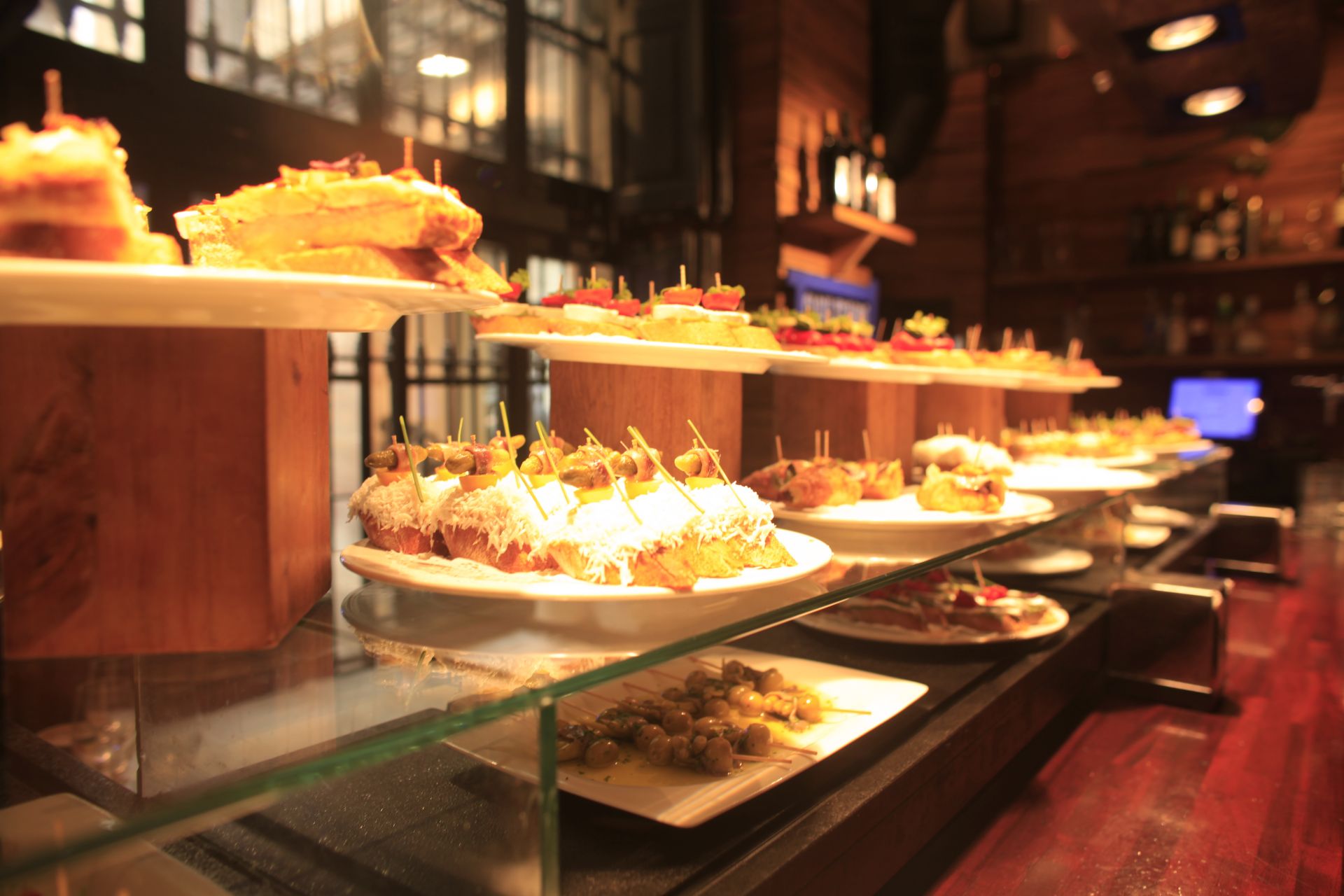 厳選 バルセロナ バル巡り！おひとりさまから催行！ご家族、子連れさまでも可バルセロナロコタビ