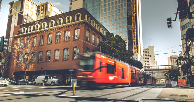 サンディエゴ：シティ ライツ ナイト トロリー ツアーGetYourGuide