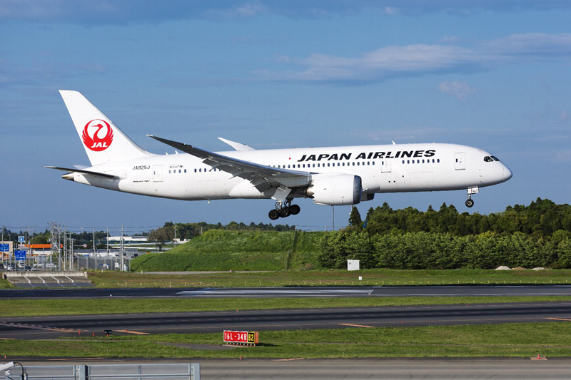 成田空港の夜景を撮影 さくらの山 - スマホですら写真を撮らない僕が一眼レフを買ってみた