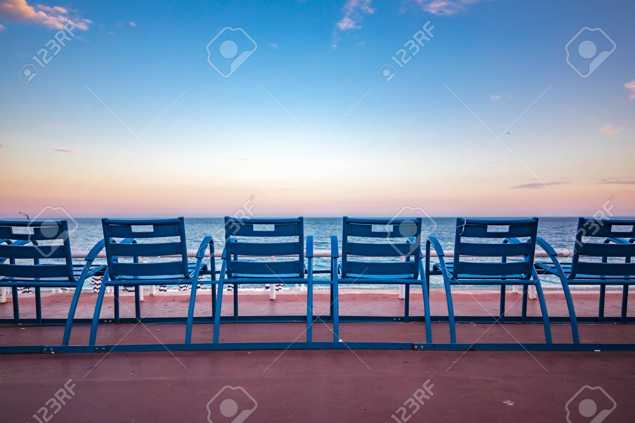 🇫🇷Nice🇫🇷, 景色が素敵で街が可愛くて, 青い椅子が有名なNICE🪑💙, よく笑ってよく走ってよく泣いて,楽しい時間を過ごしました💙🤍❤️,NICE France ニース フランス,子連れ海外旅行 子連れ旅行,子連れフランス旅行 フランス旅行,旅記録 旅の思い出,Swiss で購入した家族お揃いの Swatch⌚️🩵,プライベートジェットから降りてきたような写真📸,