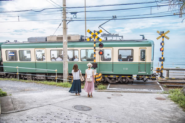 江ノ電 - 鎌倉・湘南の人気観光地をご紹介！公式 観光フリーペーパー『旅うらら』