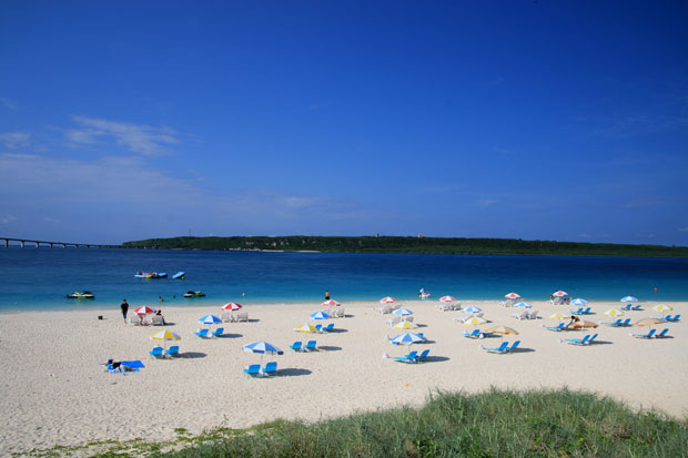 沖縄・宮古島宮古島・与那覇前浜ビーチで撮影する サンセットフォトプラン 〜当日納品で、旅先での余韻まで楽しめます！アクティビティジャパン
