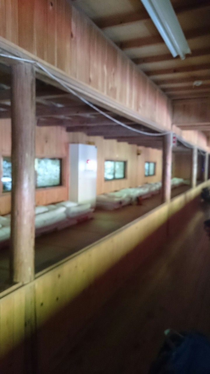 桃ノ木山の家泊で大杉谷渓谷登山！予約・口コミ・料金・食事・お風呂の詳細 前編- アオヒゲ危機一髪♪ 樽の中身は何だろう