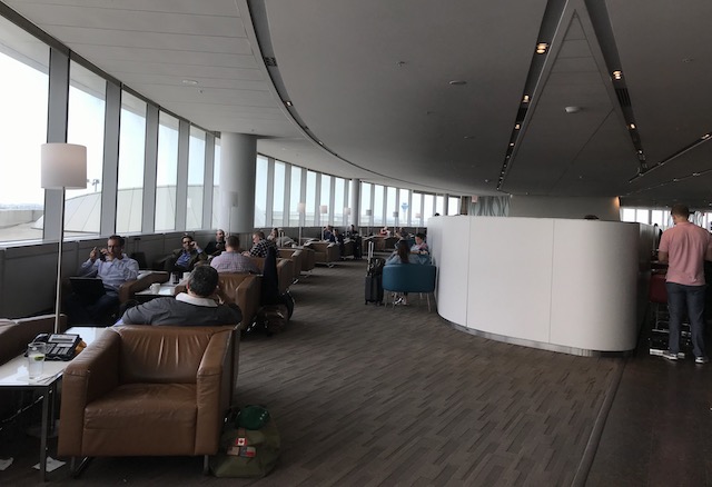 トロントピアソン空港 国内線ラウンジ・エアカナダカフェが便利すぎた - ローコストで度々旅々