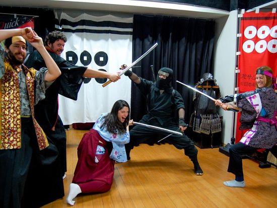 ファミリー向け忍者体験 in大阪 忍者コスチューム付き- 茶道体験 舞子屋