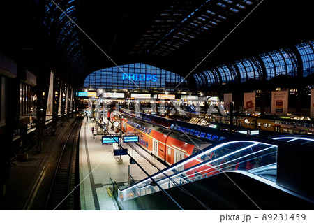 ハンブルク中央駅ドイツ - カラー画像のストックフォトや画像を多数ご用意 - カラー画像, ドイツ, ドイツ文化 - iStock