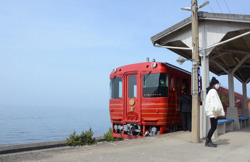 伊予市双海町の「下灘駅」から眺める伊予灘の絶景は観光客の心を魅了して離しませんひめ旅録愛媛県の公式観光サイト いよ観ネット