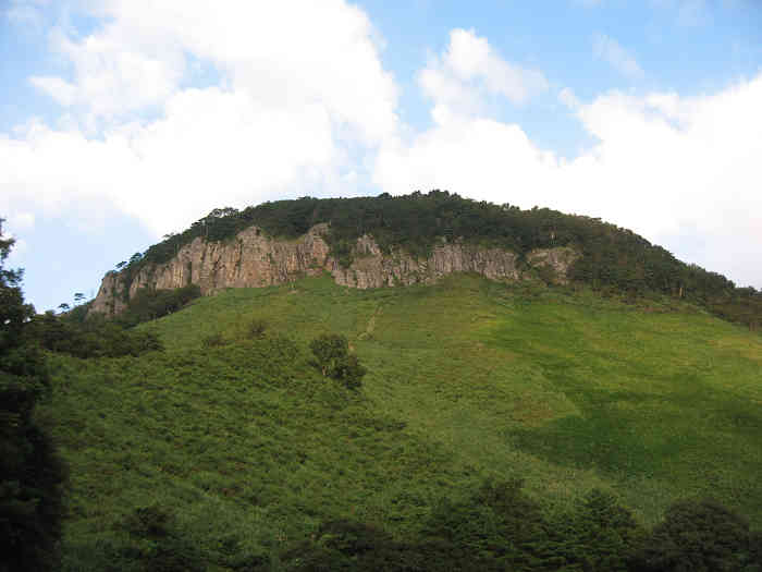 船上山 勇ましい屏風岩を見ながらハイキング気分で登れる標高約615mの山 – 琴浦町とっとりずむ