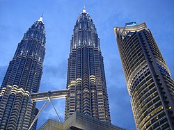 ペトロナスツインタワー Petronas Twin Tower どんな観光ができる？展望台は予約必須？チケットの取り方や見学方法 完全ガイド！マレーシアクアラルンプールのシンボルを楽しもう！うさぎツーリスト in マレーシア