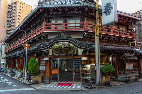 日本最大級の遊郭の建物が今も150軒以上残る「飛田新地」に行ってきました - GIGAZINE