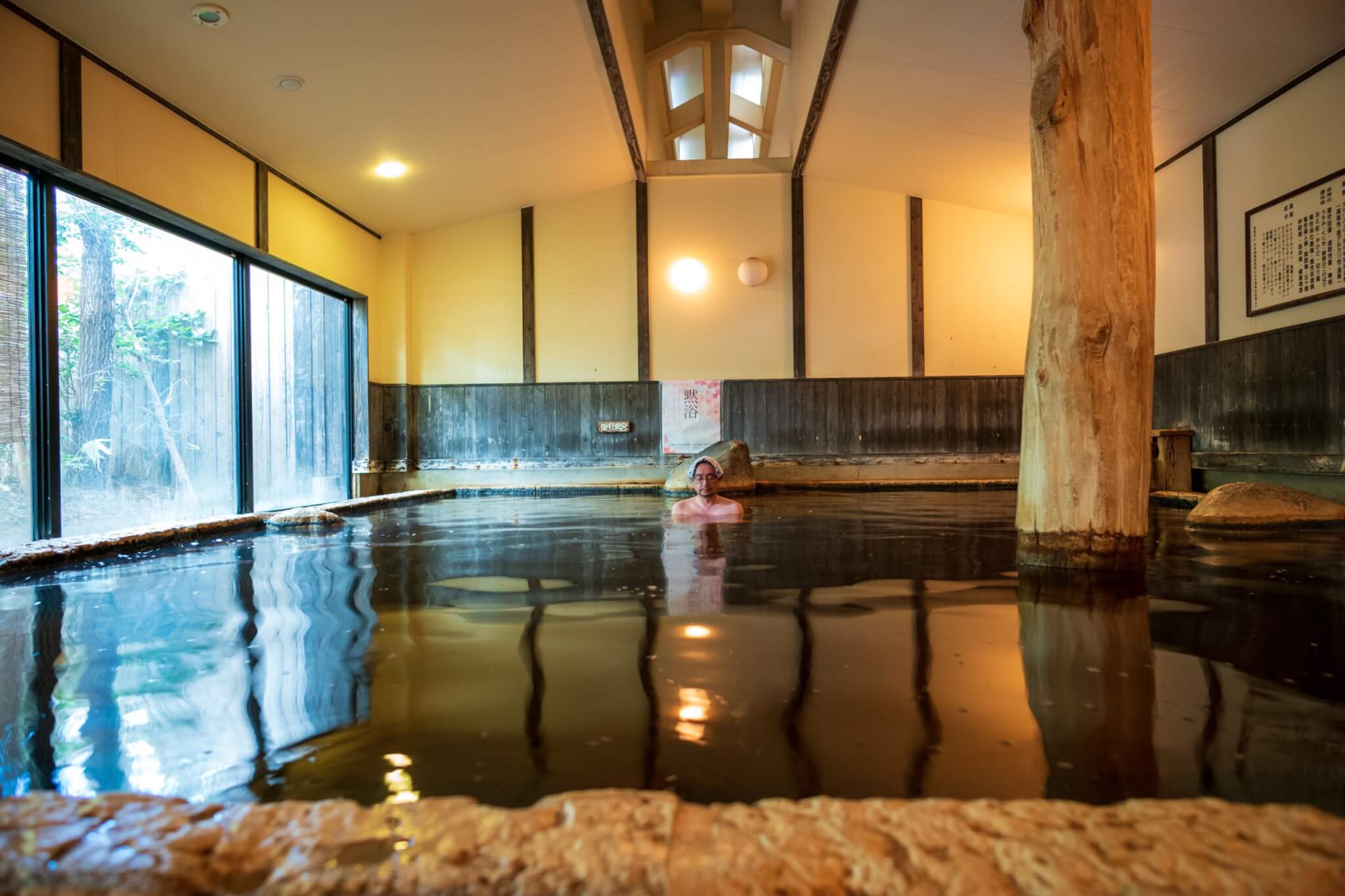 ゆうぐるめ@東京と横浜のグルメを紹介！川崎の矢向にある、縄文天然温泉 志楽の湯に行ってきました！ 季節のせいろ 930円 出汁かけ蕎麦きゅうりの一本漬け 390円 レモンサワー 500円 太古の化石海水が湧き出す温泉とサウナに入ってからのサウナ飯です😍 まず季節の