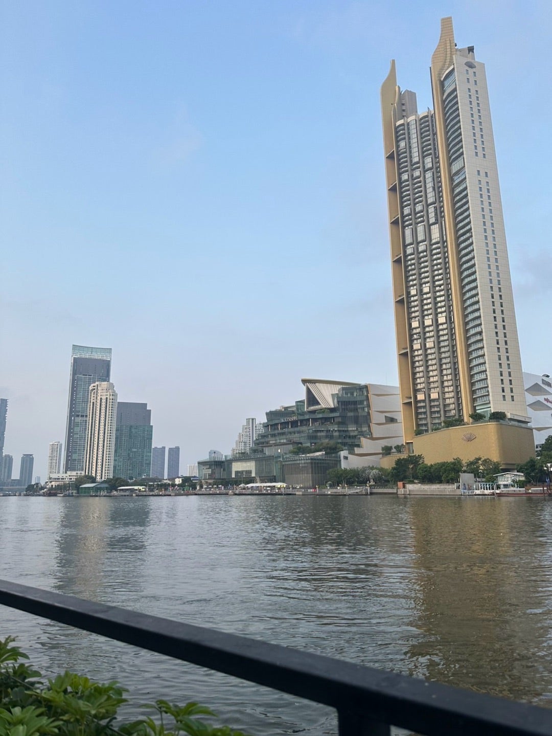 バンコクの主要な巨大モール、アイコンサイアム、サイアムパラゴン、ワンバンコク、すべて大林組が作ったって知らなかった！ぶらヴぉ！タイ地震