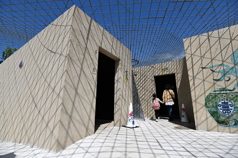 現場レポ 万博「ユスリカ」大量発生、大屋根リング下の現状 吉村知事は「やれることを全てやりたい」大阪・関西万博オリコンニュース ORICON NEWS