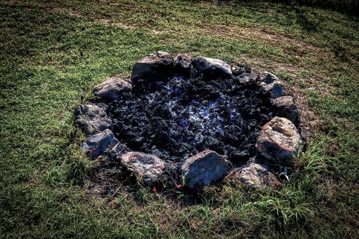 焚き火 おすすめ火消し壺7選を紹介！ 後始末のポイントも伝授！ - ハピキャンキャンプ・アウトドア情報メディア