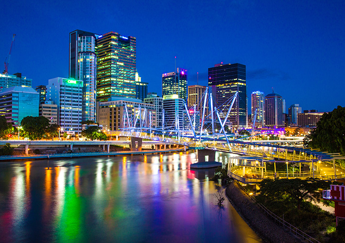 ドローンで撮影したタルバジェラクリークのとっても綺麗な景色🏝 浅く穏やかな入江なので、ファミリー向けのビーチです😊世界中が落ち着いて、ゴールドコーストに遊びにいらした際には、ぜひ立ち寄ってみてみてください😊✨ 📸 @_harrrryy_PlayGoldCoast